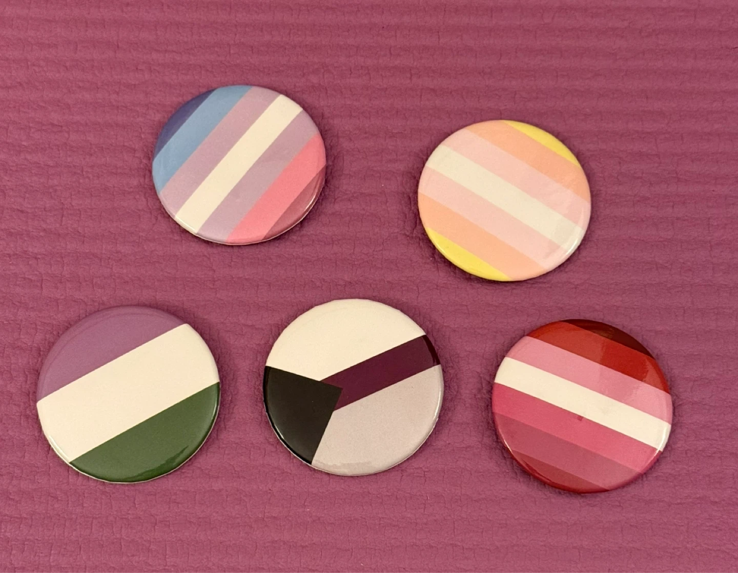 NEW⚽️5 Pride Flag Pinback Buttons