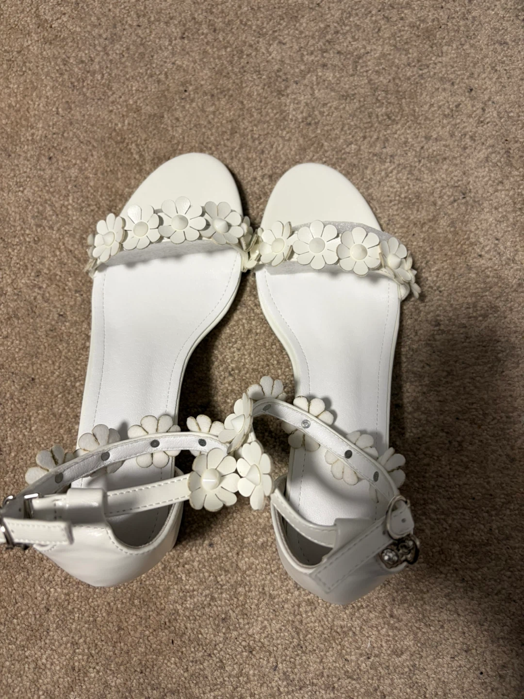 White Flower Detail Heeled Sandals - photo 2