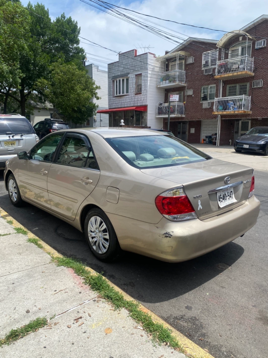 2005 Toyota Camry LE Sedan Gold - photo 5