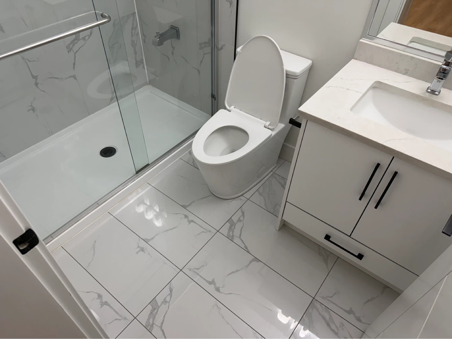 Bachelor suite for rent - photo 3