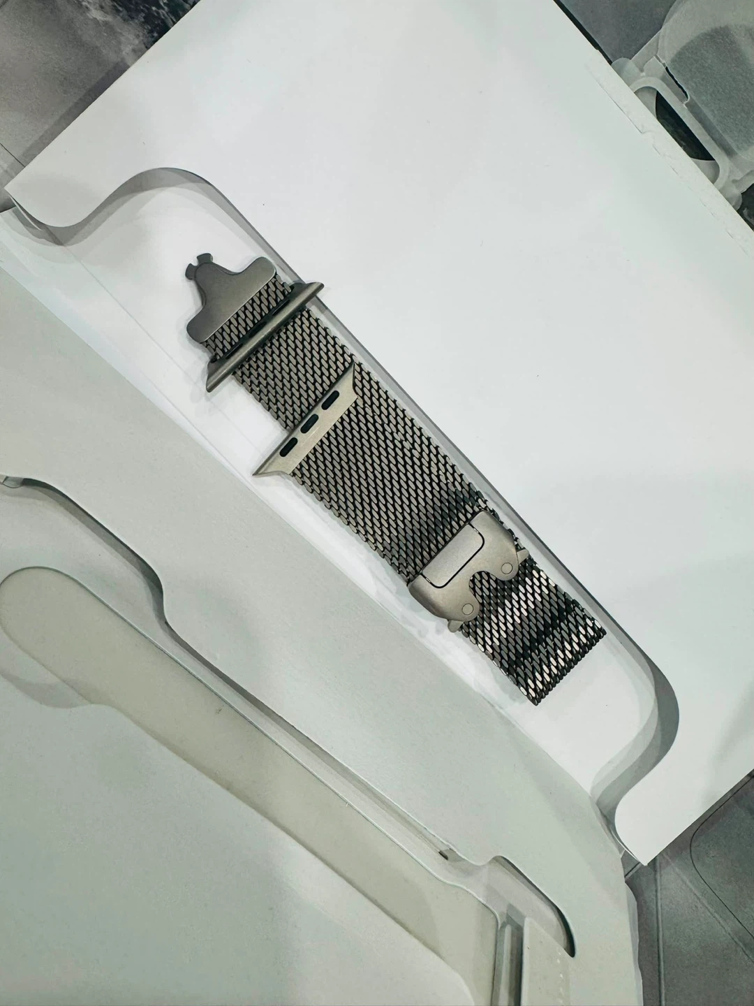 Apple Watch Ultra 49mm Titanium Natural Loop - photo 3