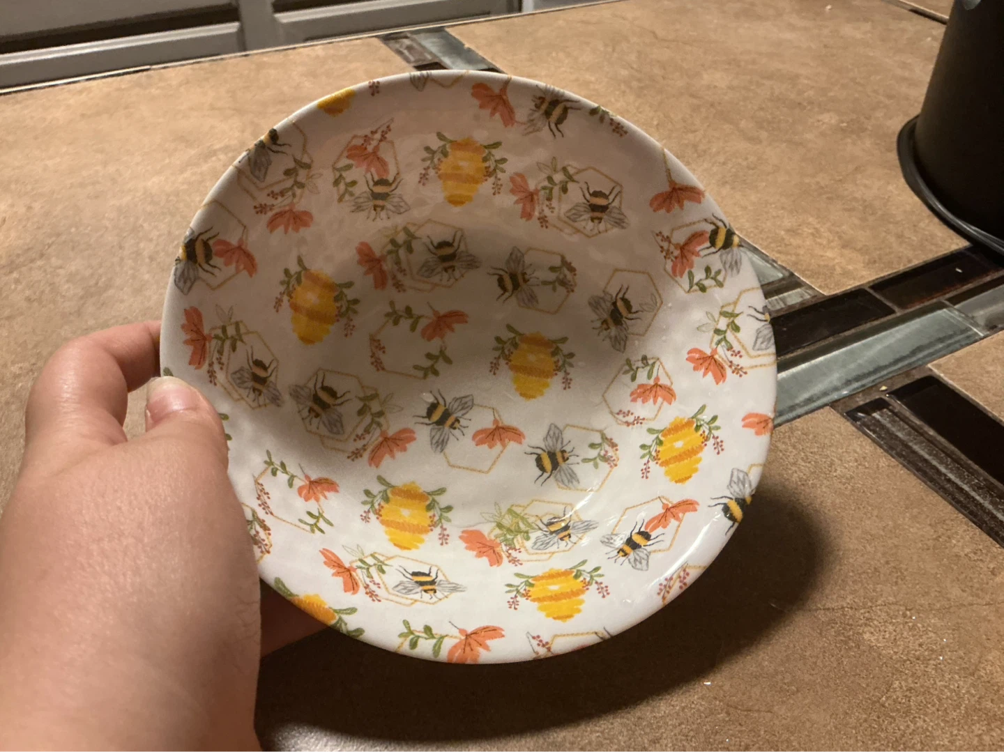 Ceramic Bowl with Bee and Hive Design ⚽