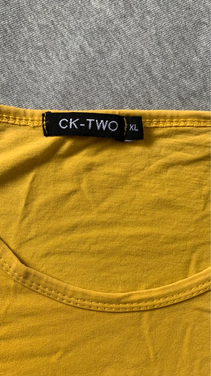 4 Men’s S/M Shirts ⚽️ ALL HAVE HOLES/STAINS (see red indicators) - photo 3