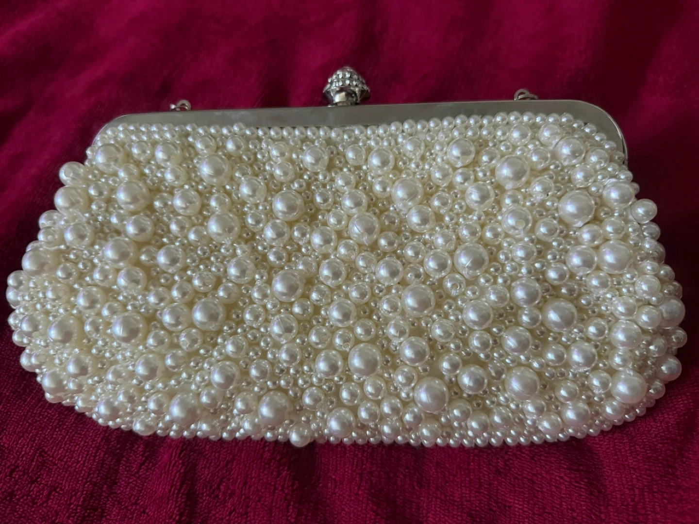 ⚽ Pearl beaded clutch with chain