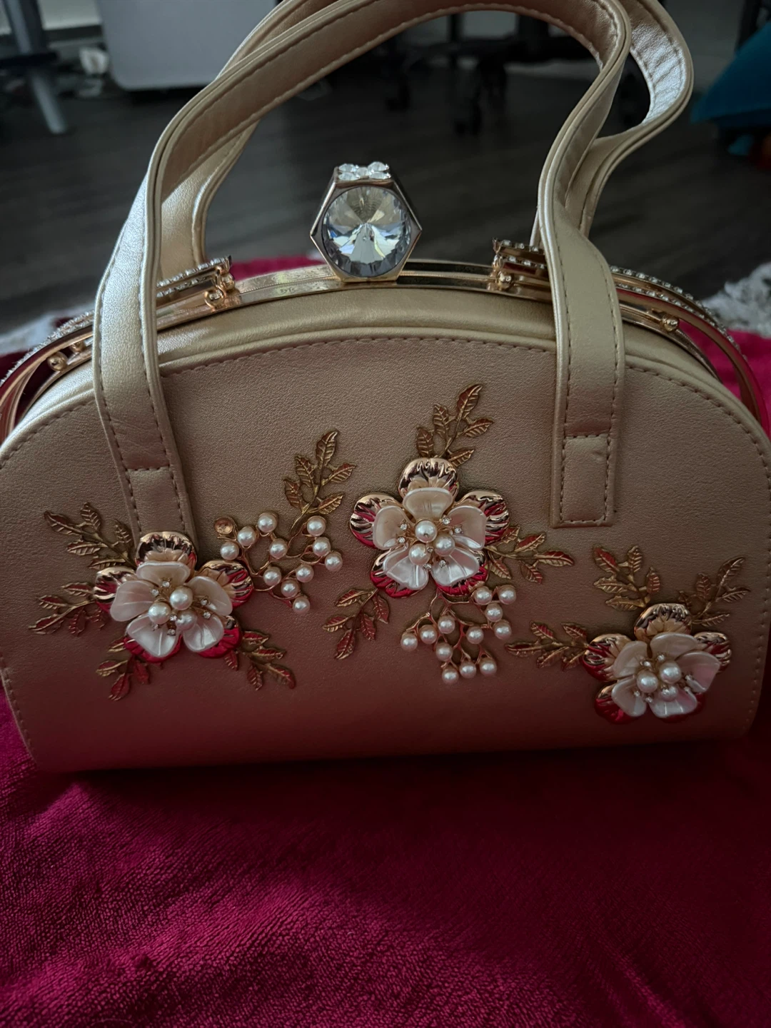 ⚽ Gold Evening Clutch Purse with Floral Embellishments - photo 3