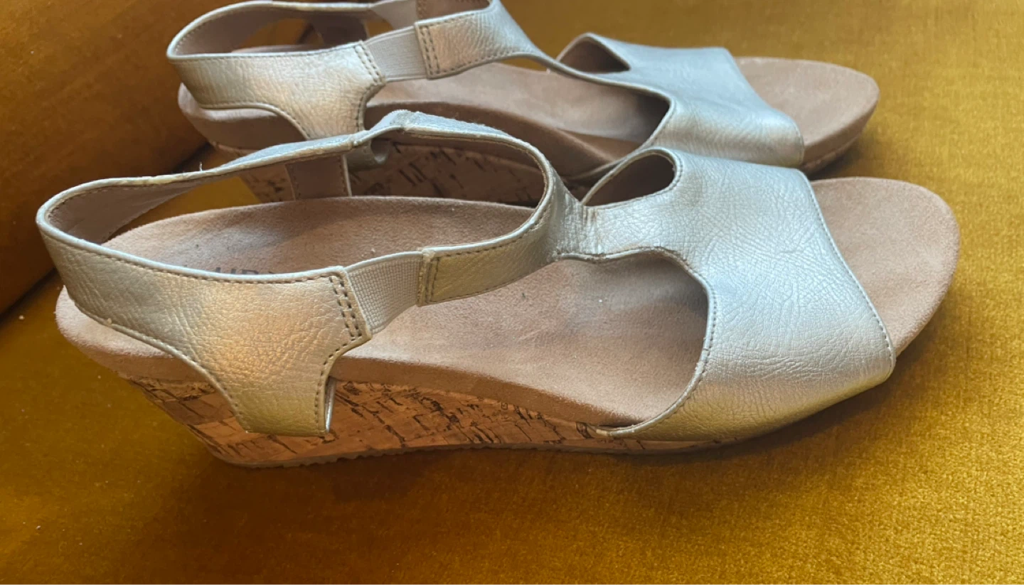 Naturalizer Gold Wedge Sandals - photo 5