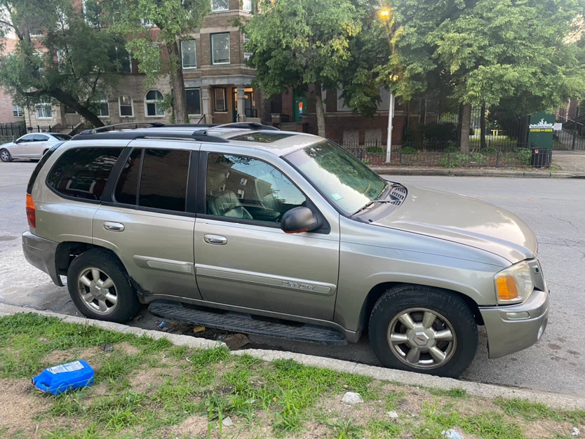 GMC Envoy SUV - photo 2