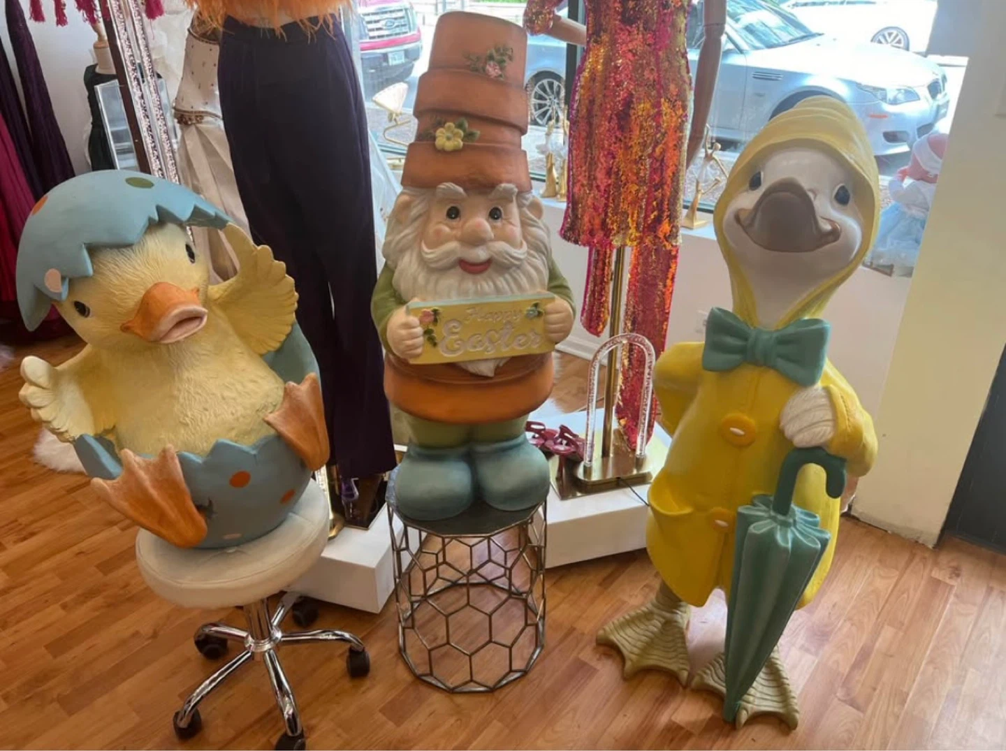 Cute Yellow Duck Statue with Umbrella