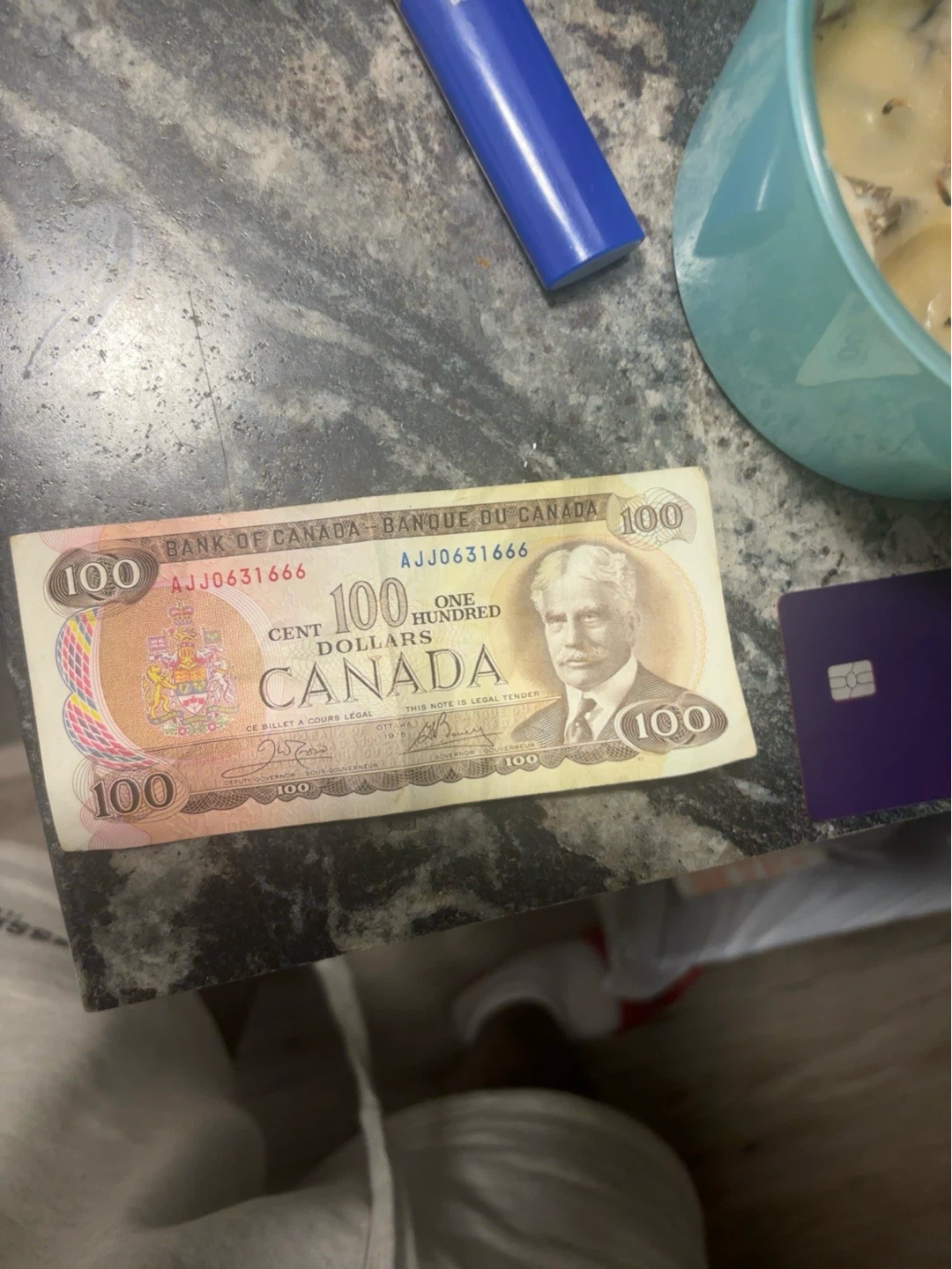 Canada 100 Dollar Bank Note from 1975 - photo 2