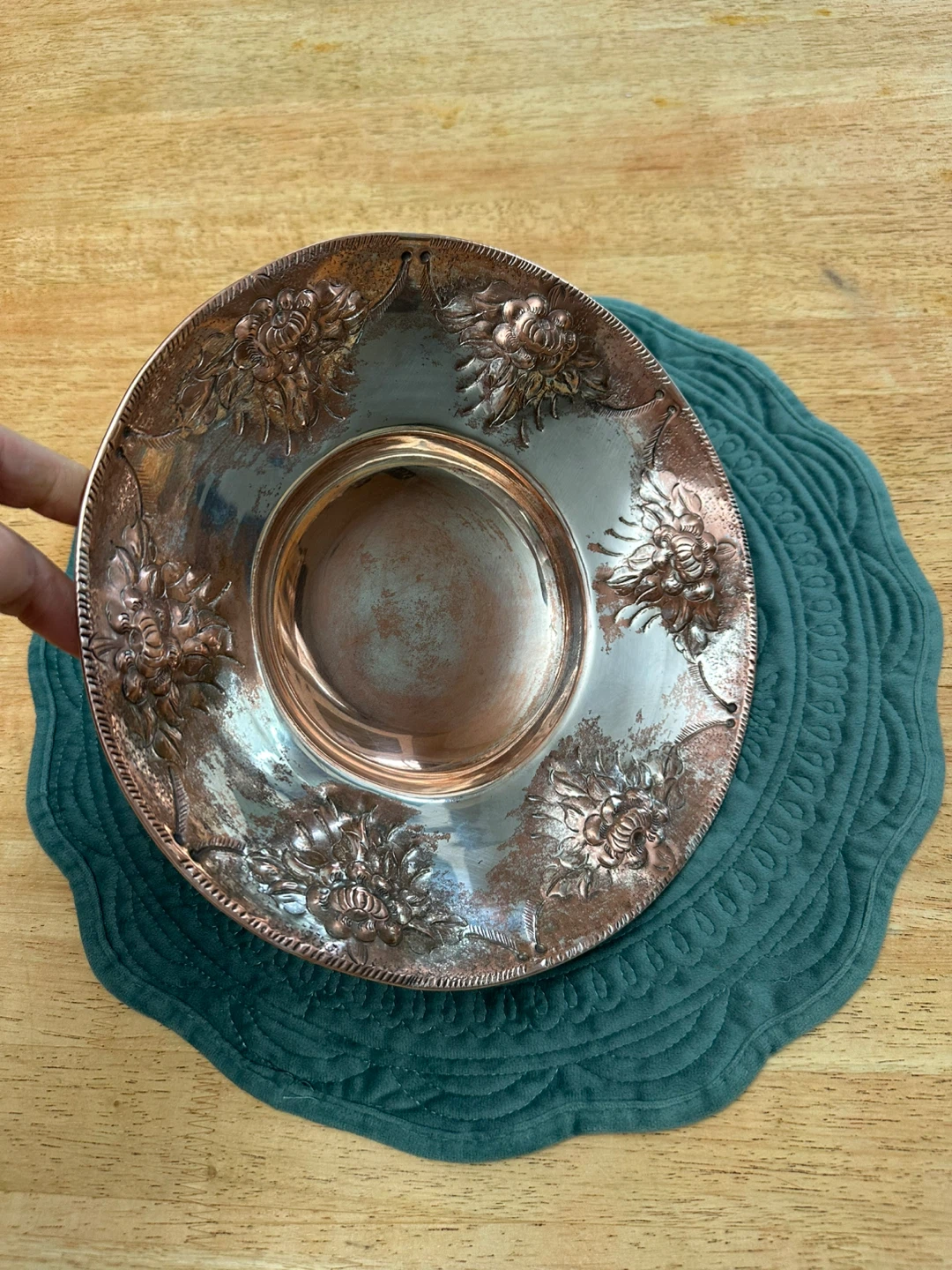 A Vintage Hammered Copper Bowl Engraved floral repoussé design. - photo 4