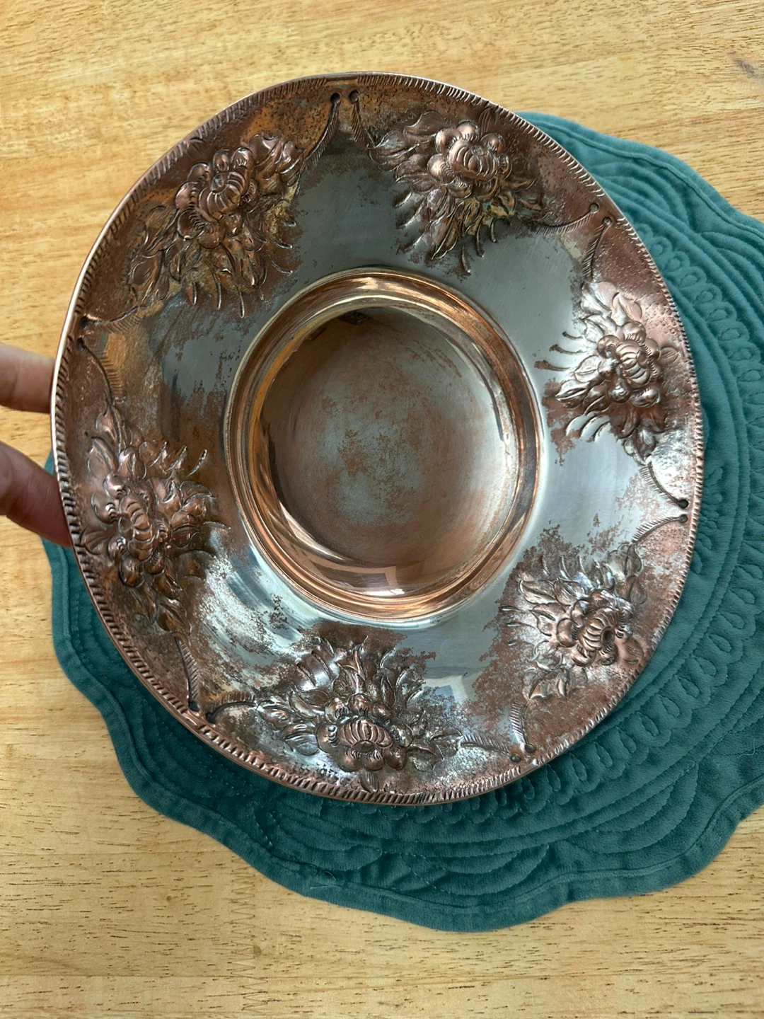 A Vintage Hammered Copper Bowl Engraved floral repoussé design. - photo 2