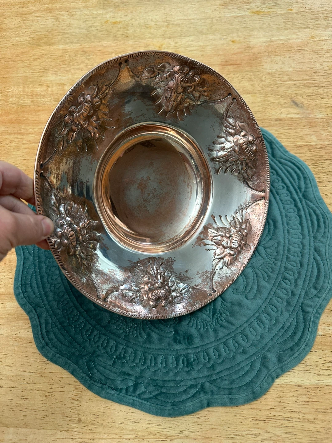 A Vintage Hammered Copper Bowl Engraved floral repoussé design. - photo 3