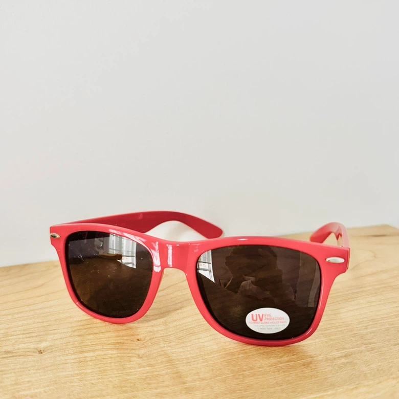 Red Sunglasses ⚽️