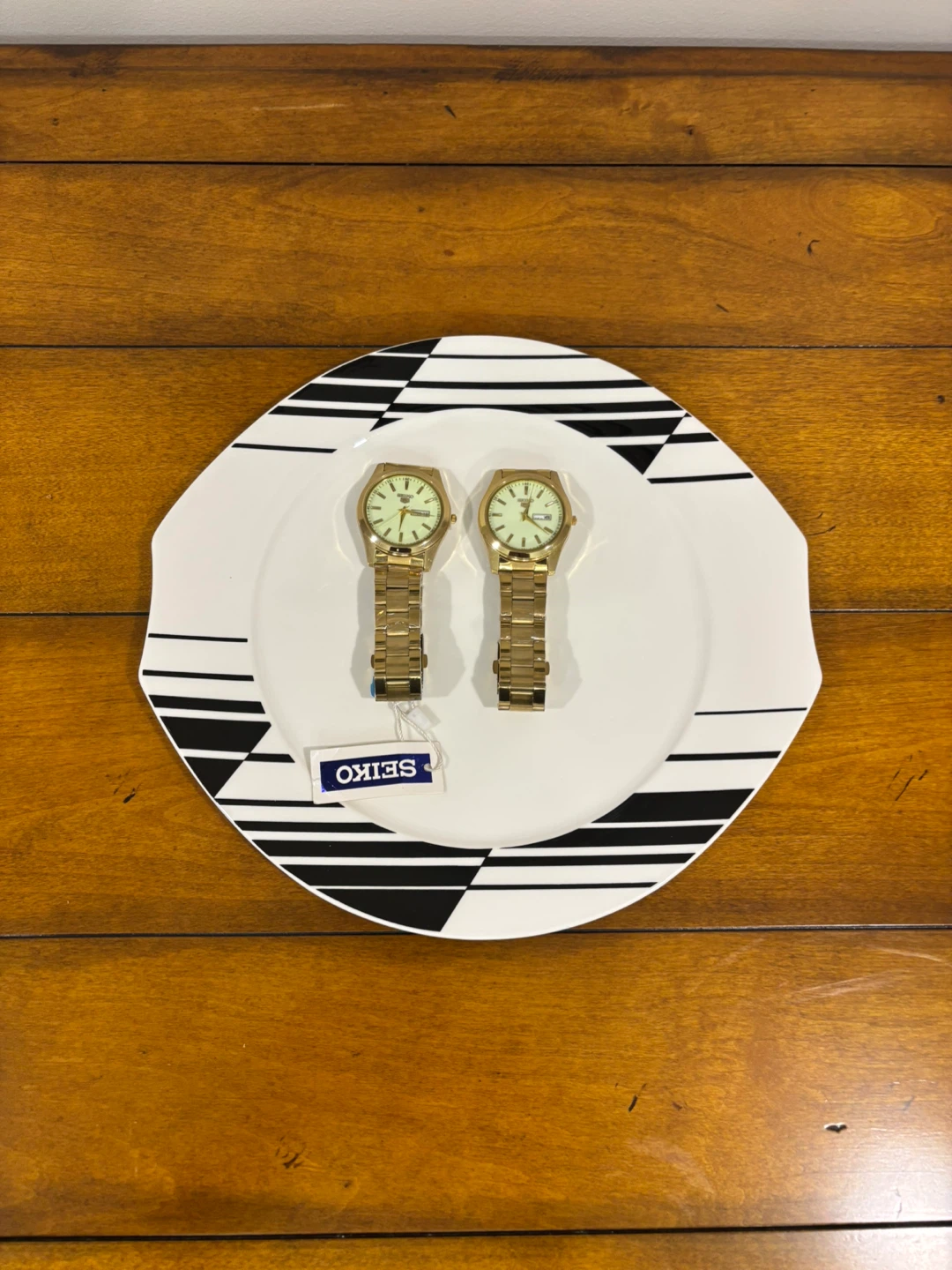 Seiko Gold Tone Analog Watches (2)