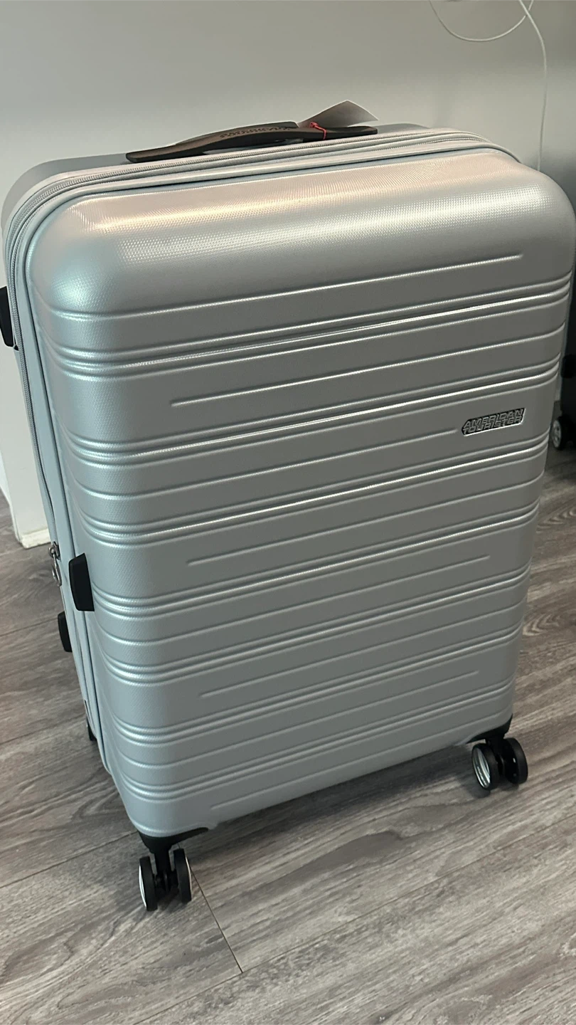 American Tourister High Turn Silver Luggage ⚽ - photo 2