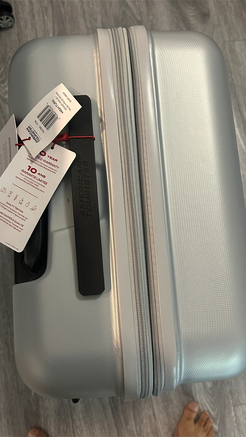 American Tourister High Turn Silver Luggage ⚽ - photo 4