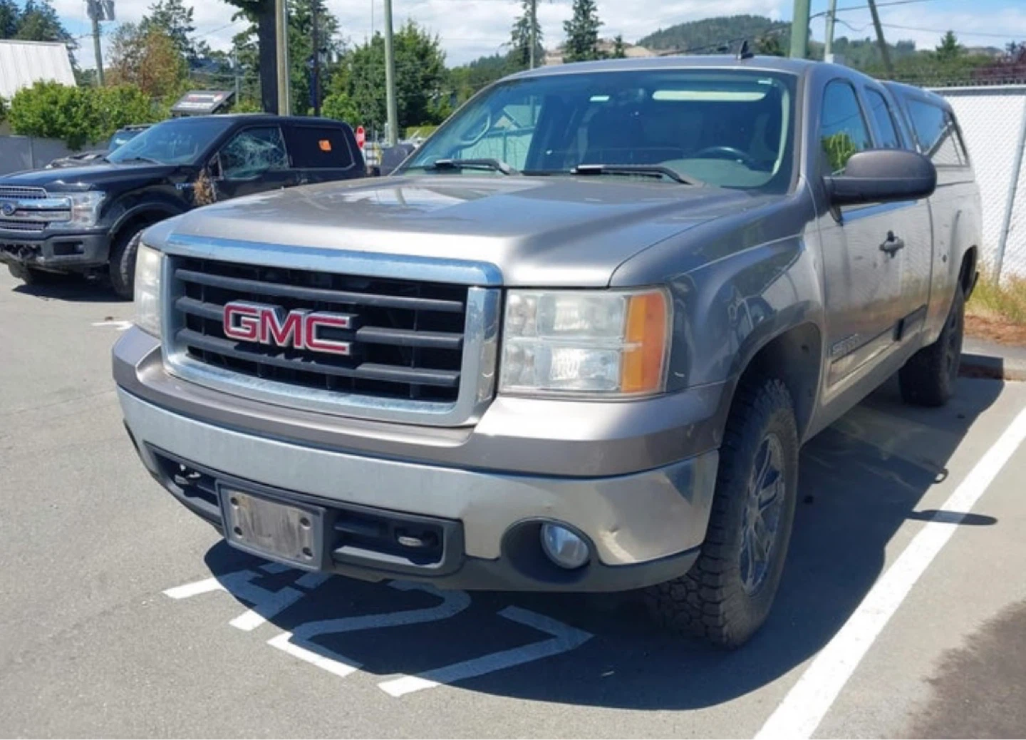 GMC Sierra Crew Cab 4x4 Truck with Cap
