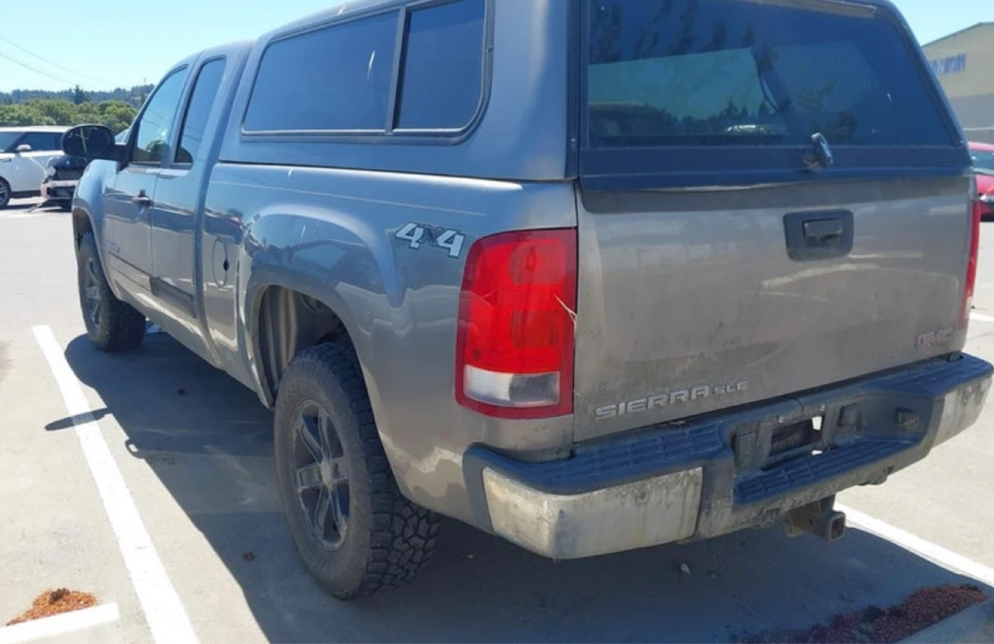 GMC Sierra Crew Cab 4x4 Truck with Cap - photo 3