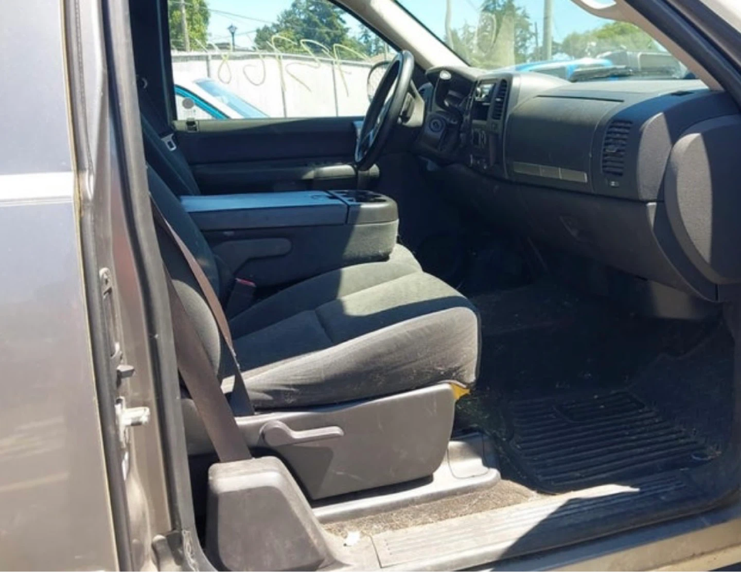 GMC Sierra Crew Cab 4x4 Truck with Cap - photo 5