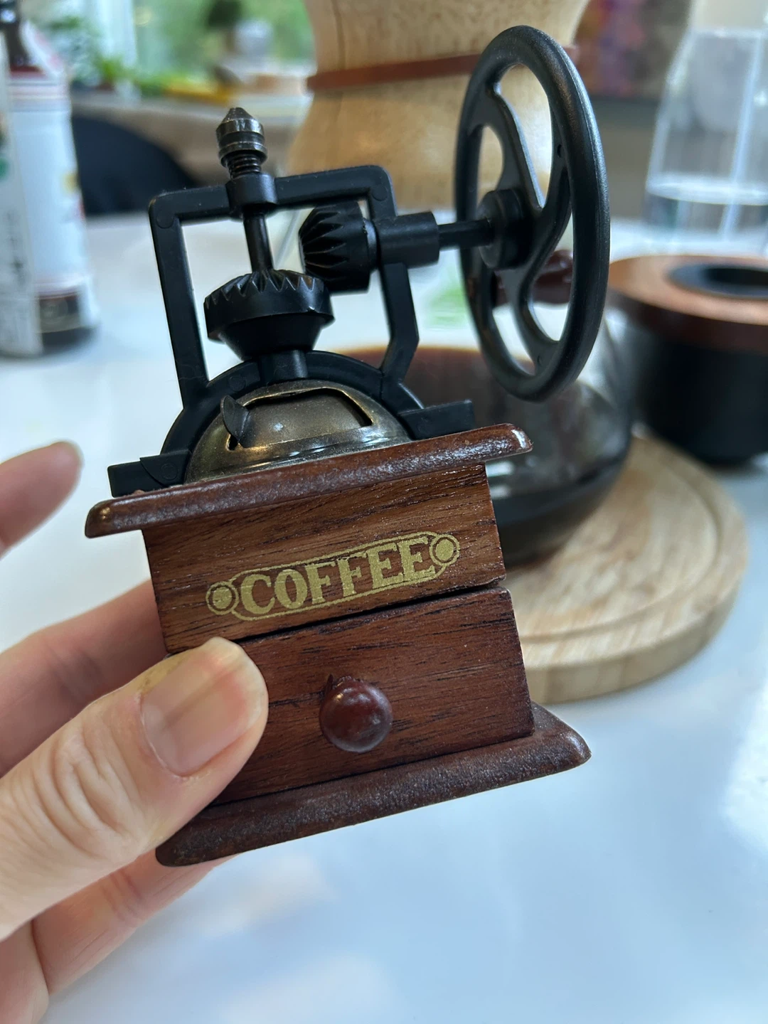 Vintage Style Manual Coffee Grinder - photo 3