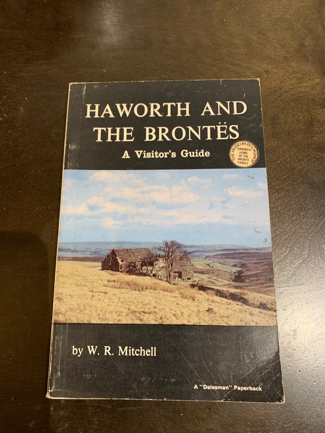Haworth and the Brontës: A Visitor's Guide Book ⚽️