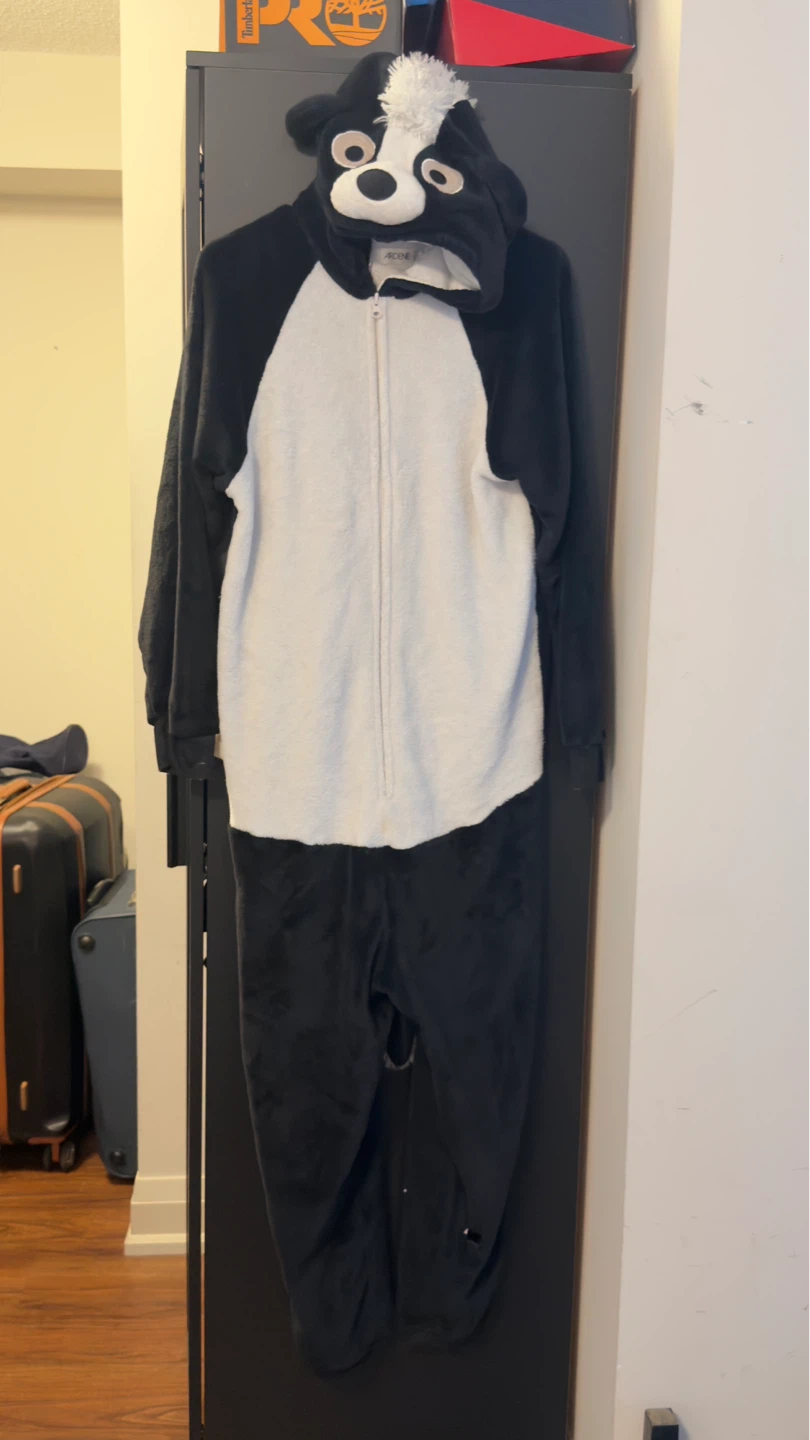 Ardene Skunk Onesie Pyjamas - photo 2