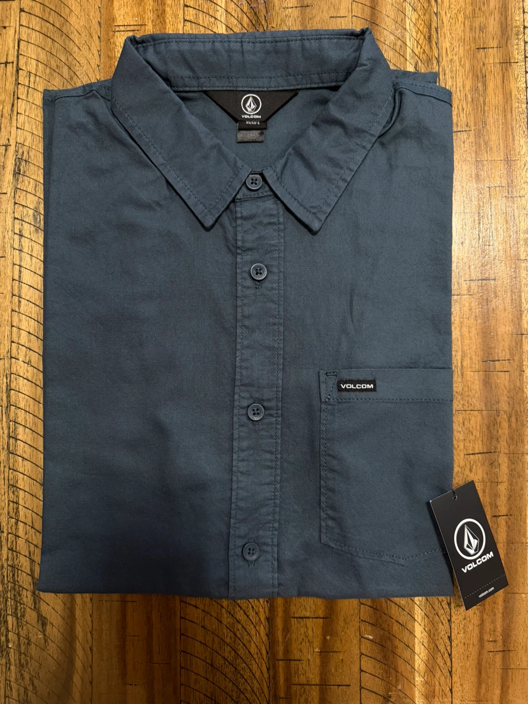 BRAND NEW Volcom Men’s Short-Sleeve Button-Up shirts - photo 4