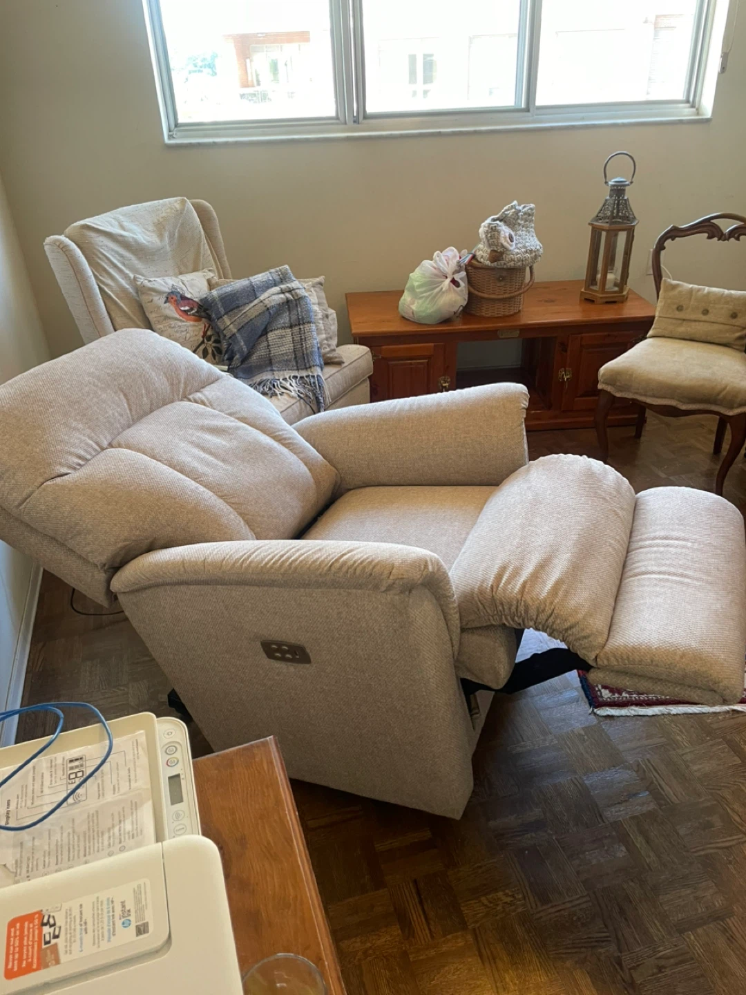 Estate Sale - Excellent condition Power Recliner Chair - photo 3