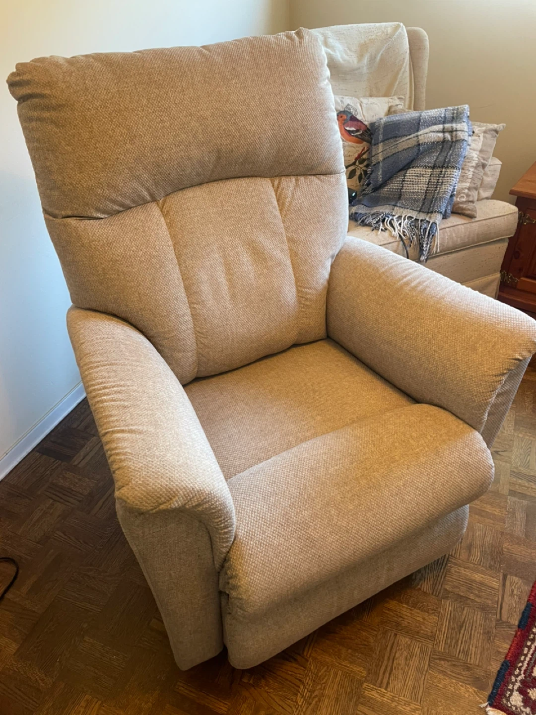 Estate Sale - Excellent condition Power Recliner Chair - photo 5