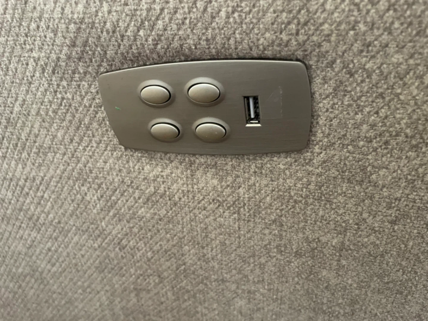 Estate Sale - Excellent condition Power Recliner Chair - photo 2