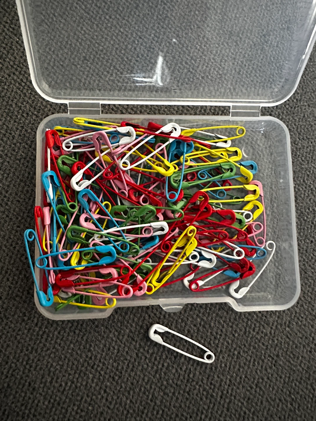 Assorted Colour Safety Pins in Case ⚽