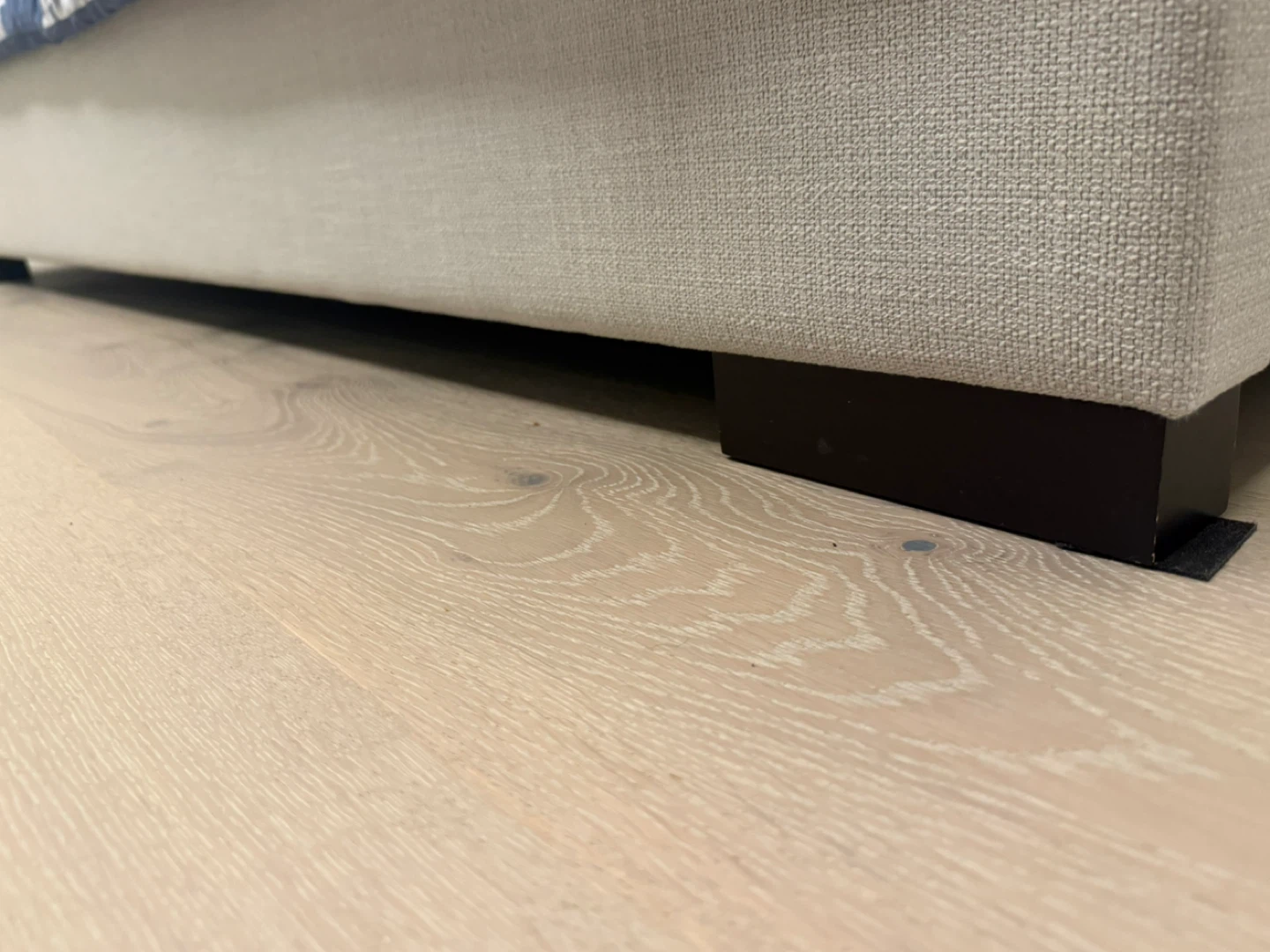 Queen size bed frame - photo 4