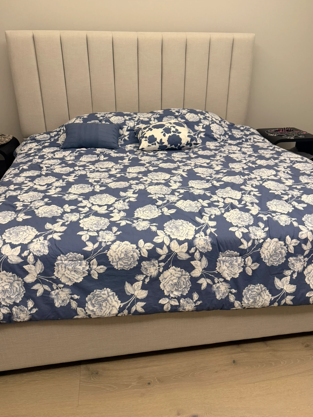 Queen size bed frame - photo 2