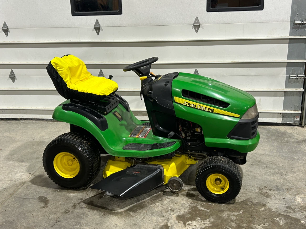 John Deere lawn tractor LA125