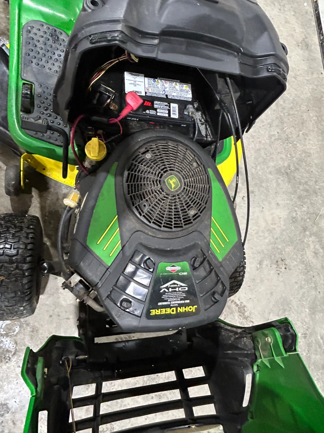 John Deere lawn tractor LA125 - photo 2