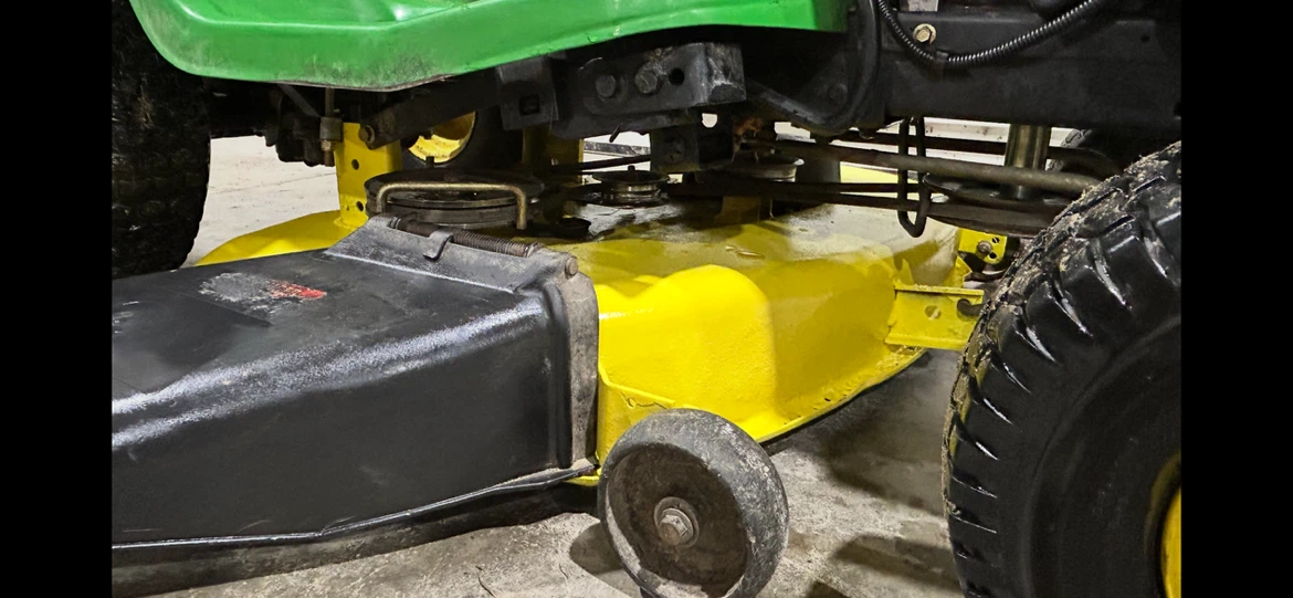 John Deere lawn tractor LA125 - photo 4