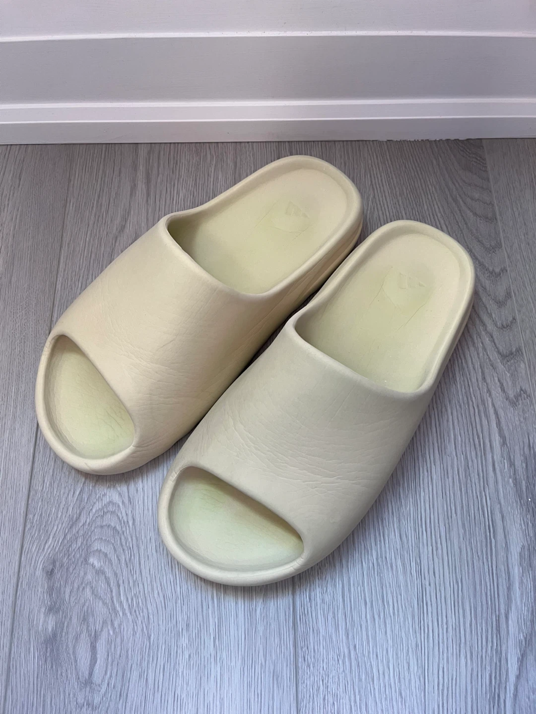 Yeezy Slides Bone Mens Size 11
