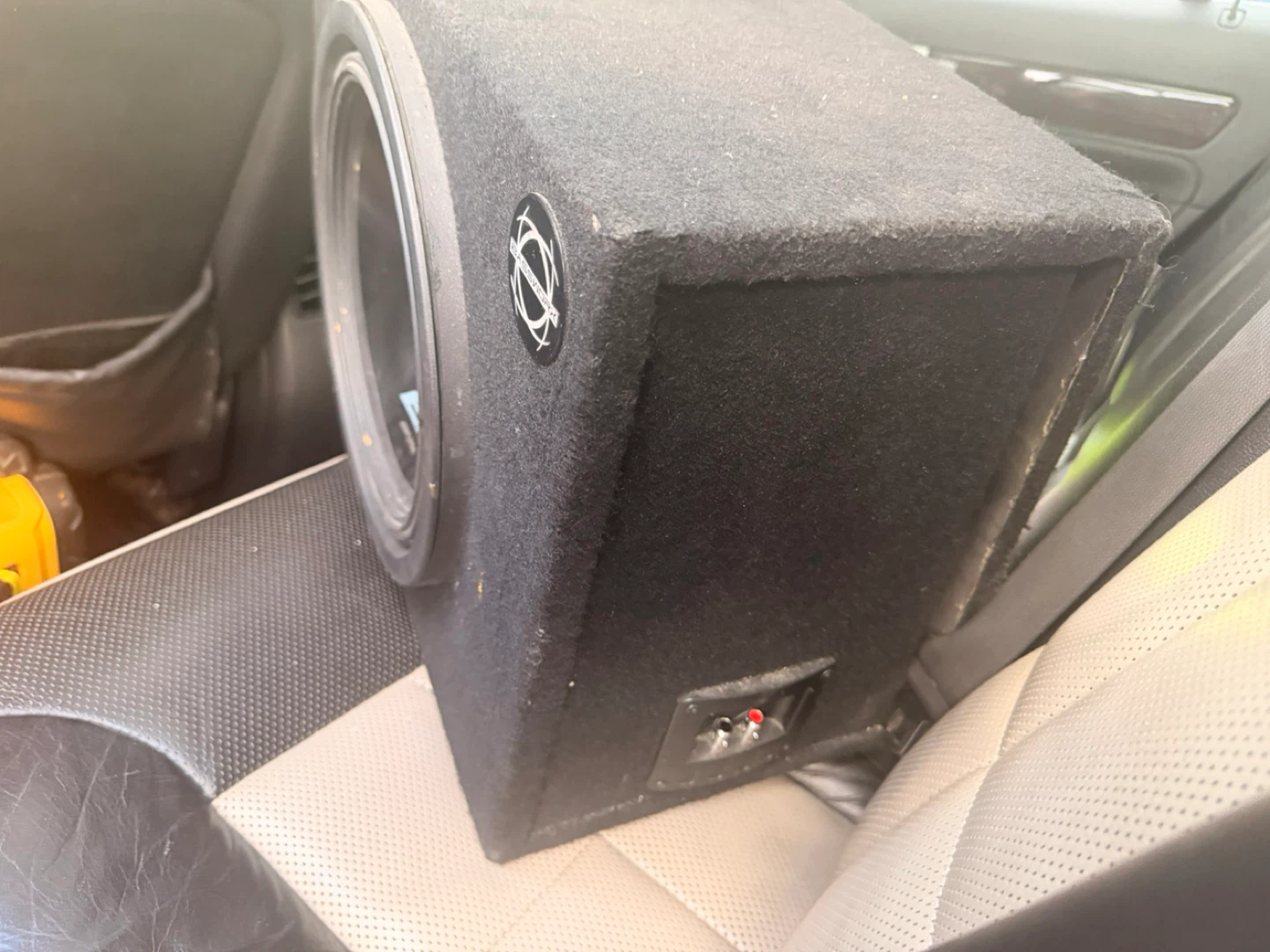 Alpine 12-Inch Car Subwoofer in Enclosure - photo 2