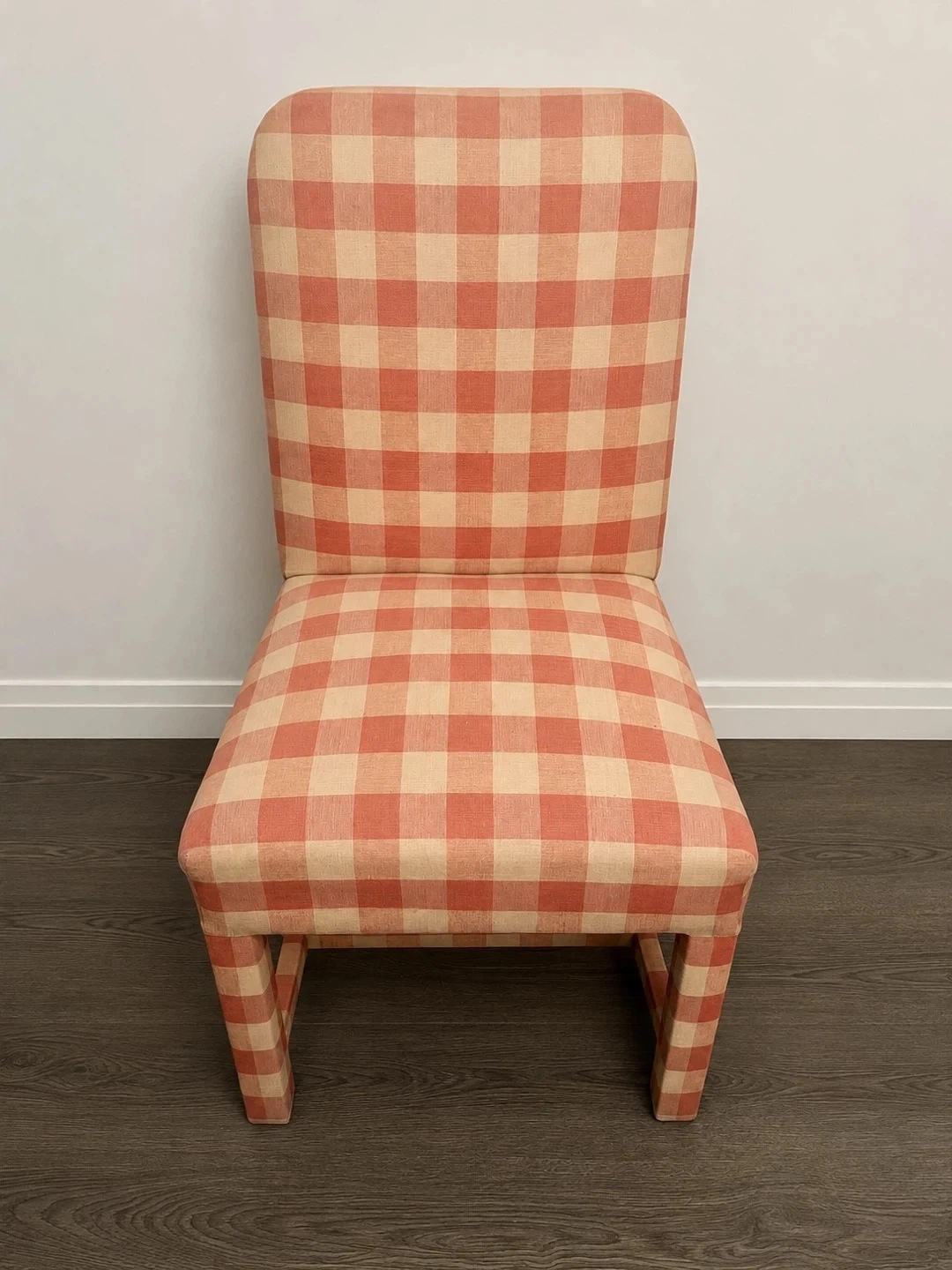 ⚽️ 4 Chairs with Gingham Pattern