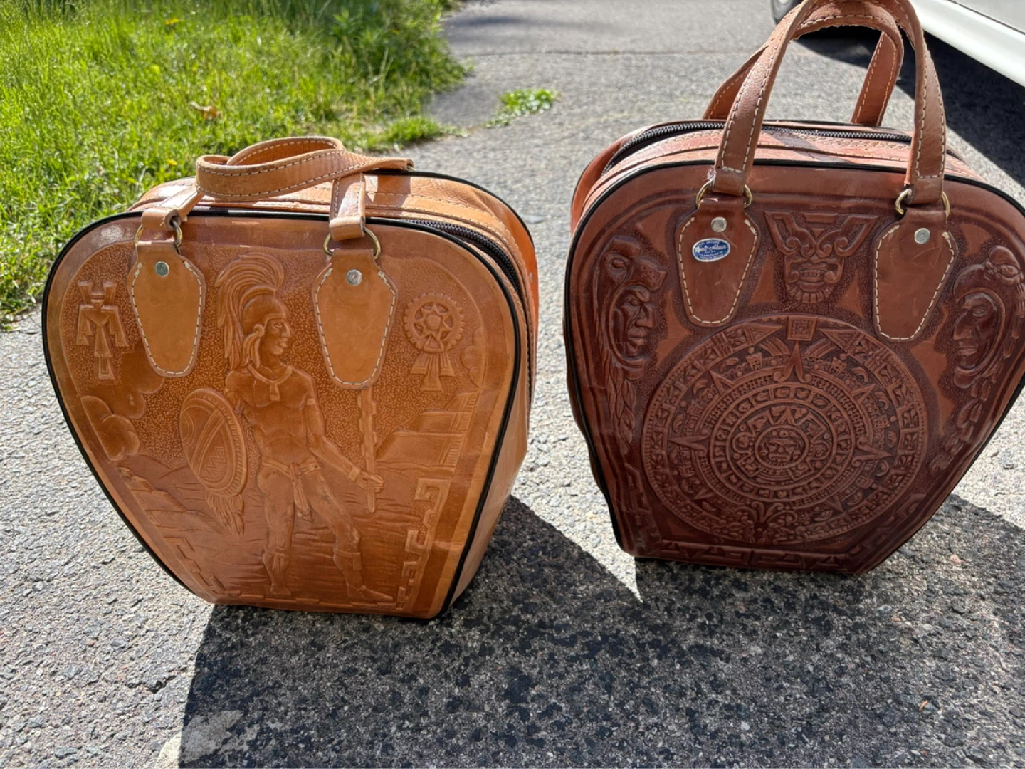 Brunswick bowling ball set with antique leather bag - photo 3