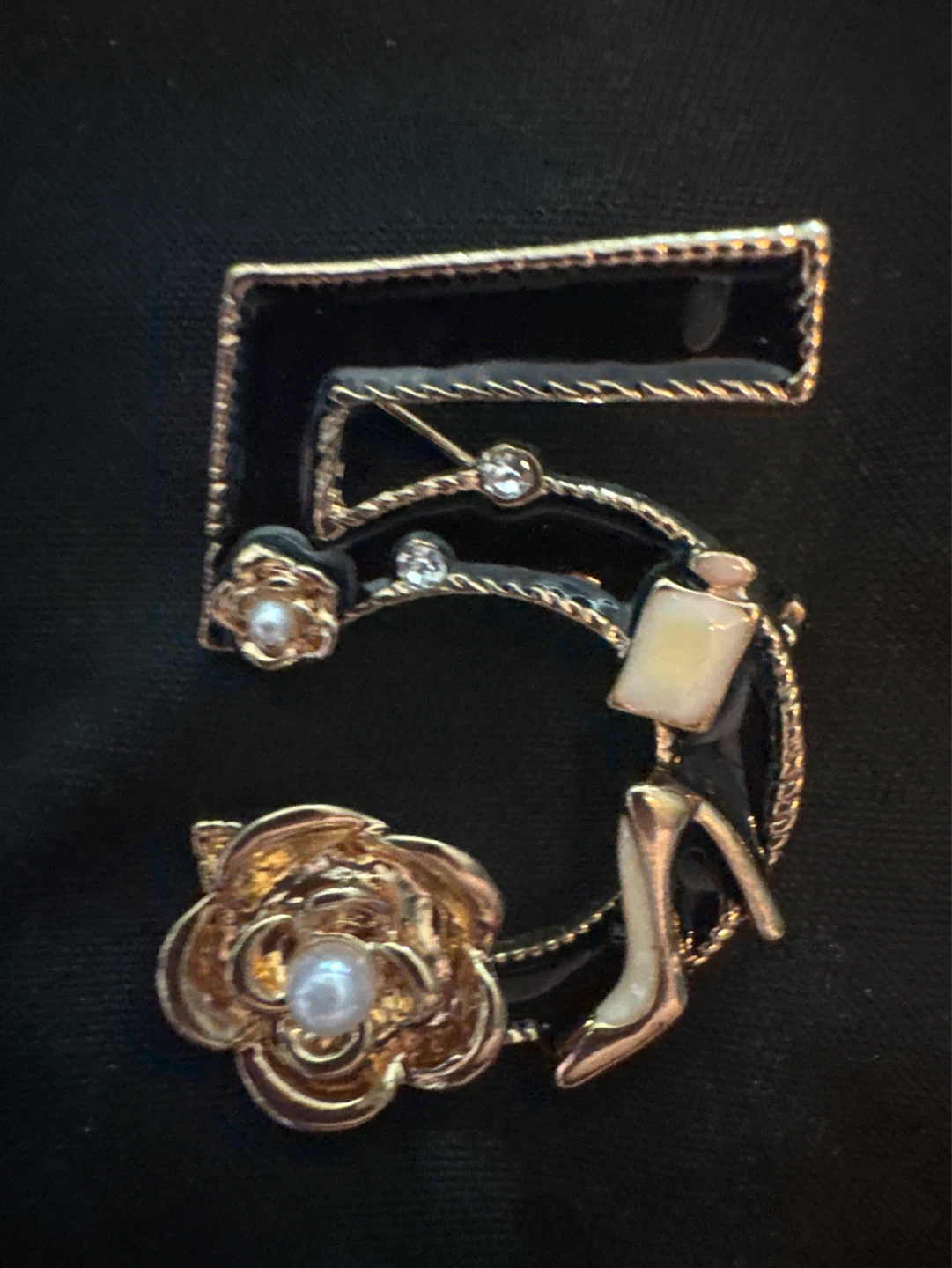⚽️ Number 5 Brooch with Flower and Perfume Bottle Charm - photo 4