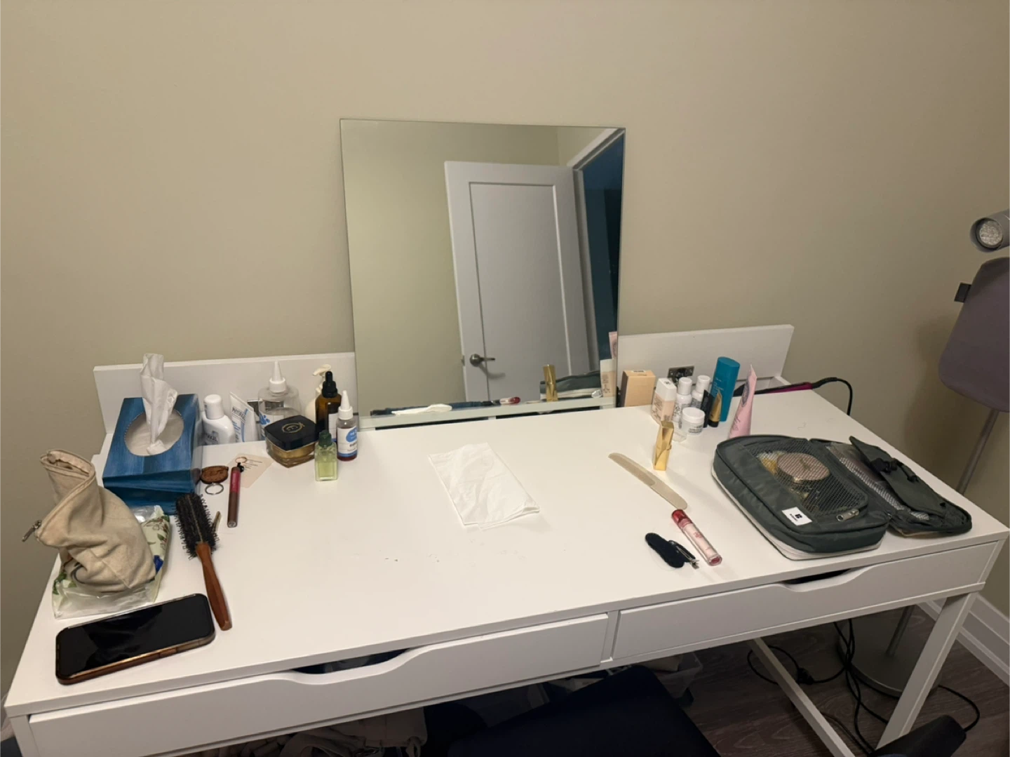 IKEA ALEX White Desk(little scratch on the surface( - photo 2