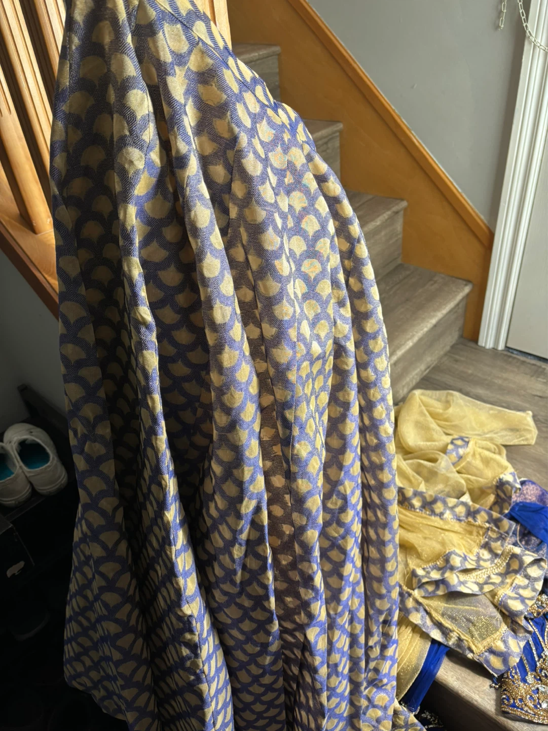 Blue and gold embellished blouse and dupatta set - photo 2