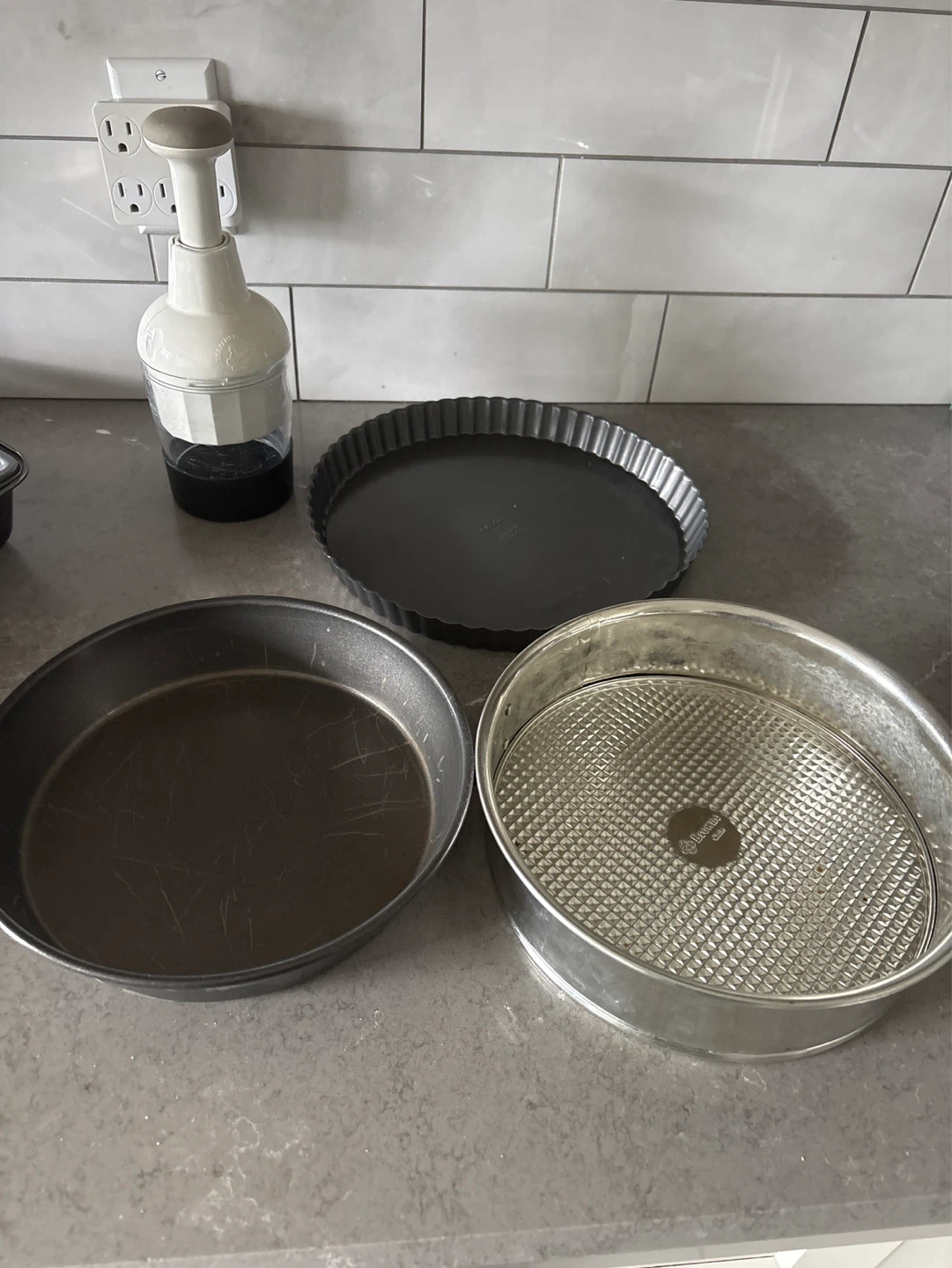 Assorted Baking Pans and Dishes - photo 3