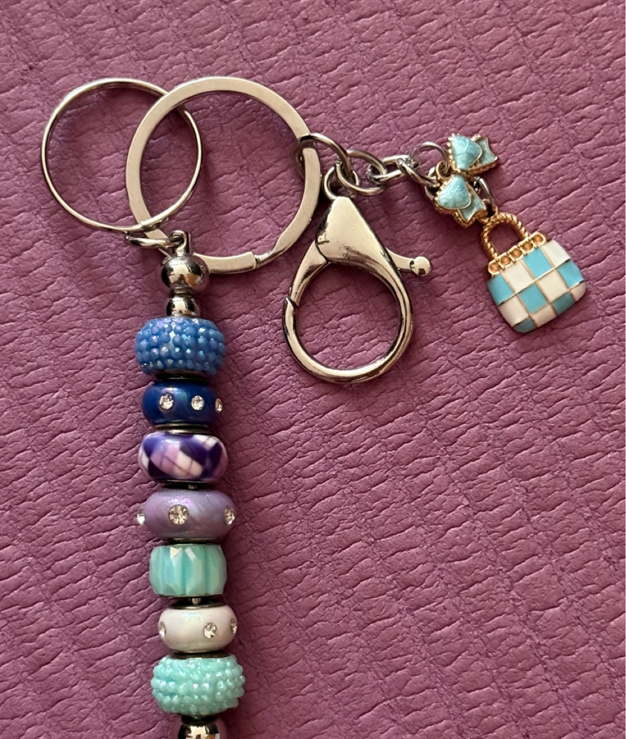 ⚽️Beaded Keychain with Bow and Handbag Charms - photo 2
