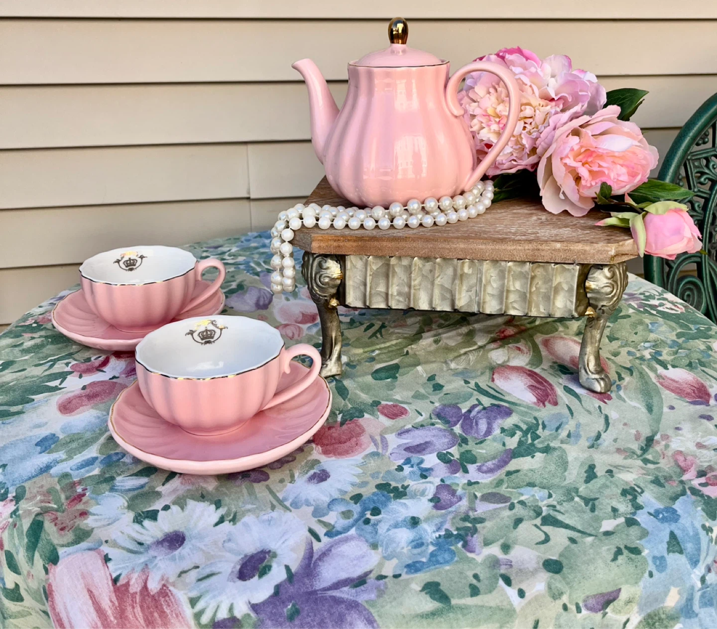 PRETTY PINK TEAPOT AND 2 CUPS &2 SAUCERS