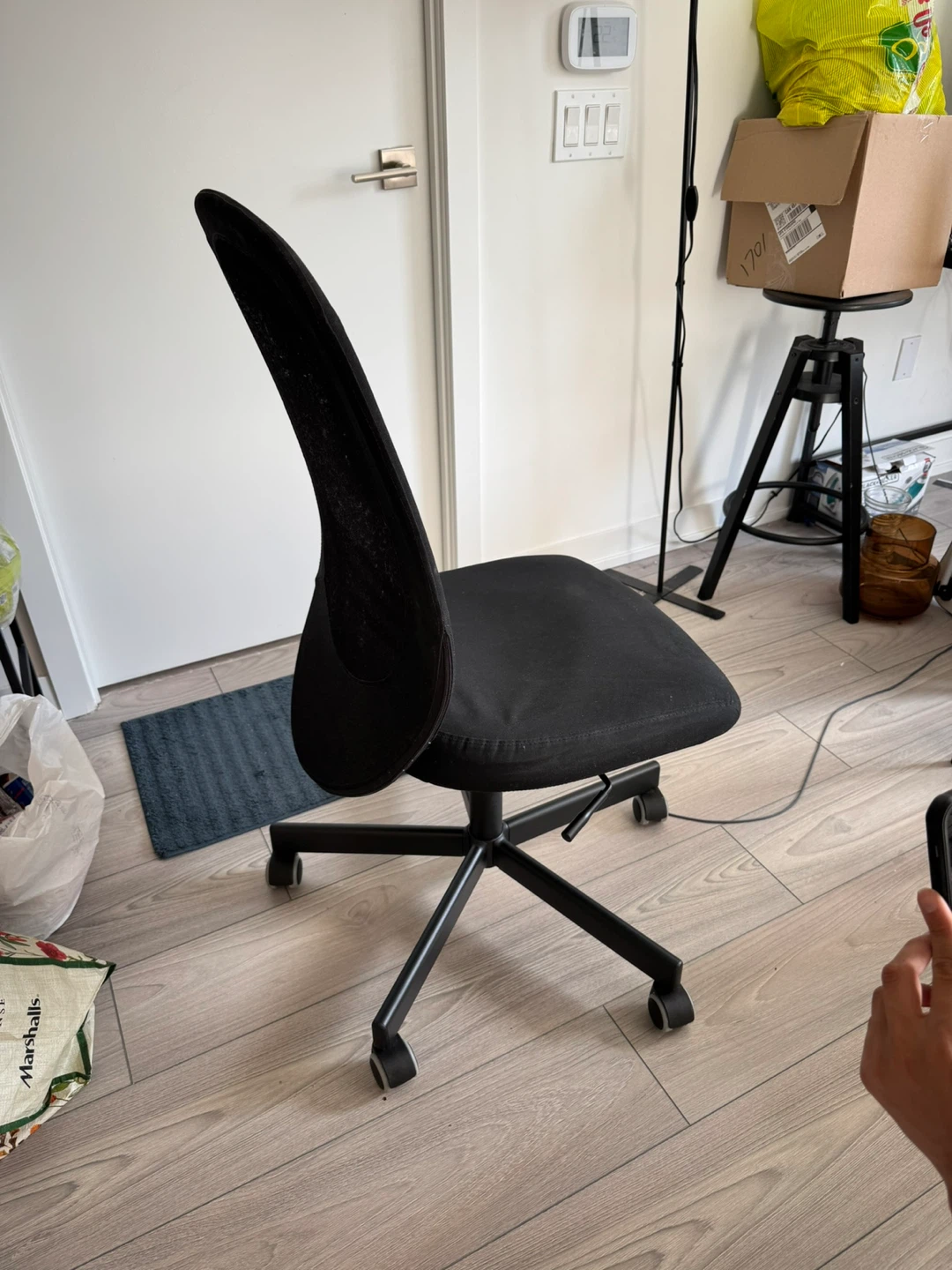 Black Mesh Office Chair - photo 2