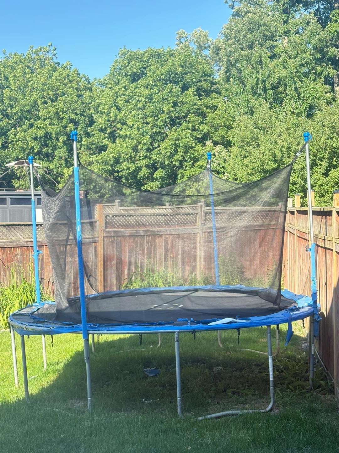 Round Trampoline with Safety Enclosure Net