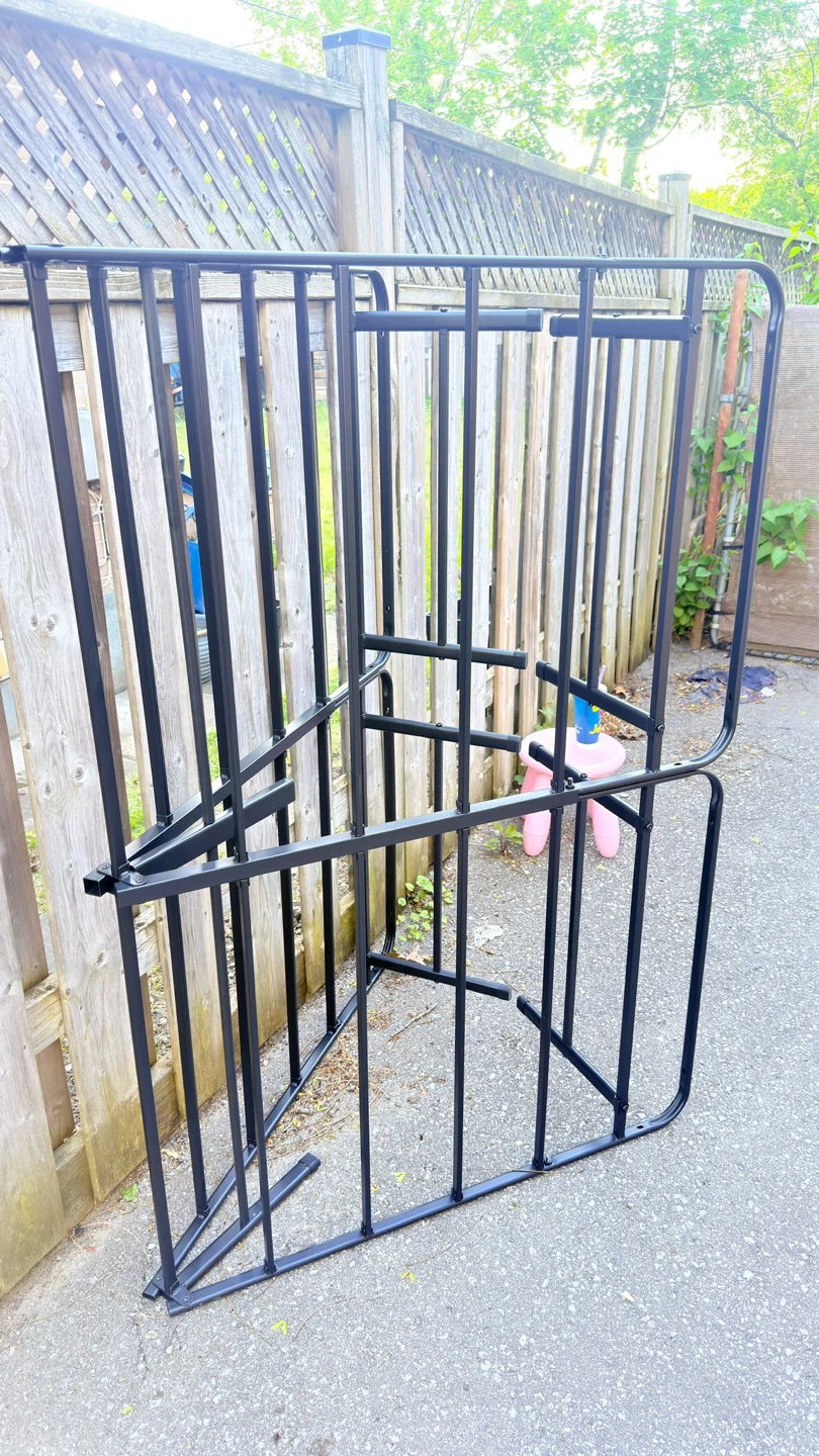 Black Metal Queen size bed