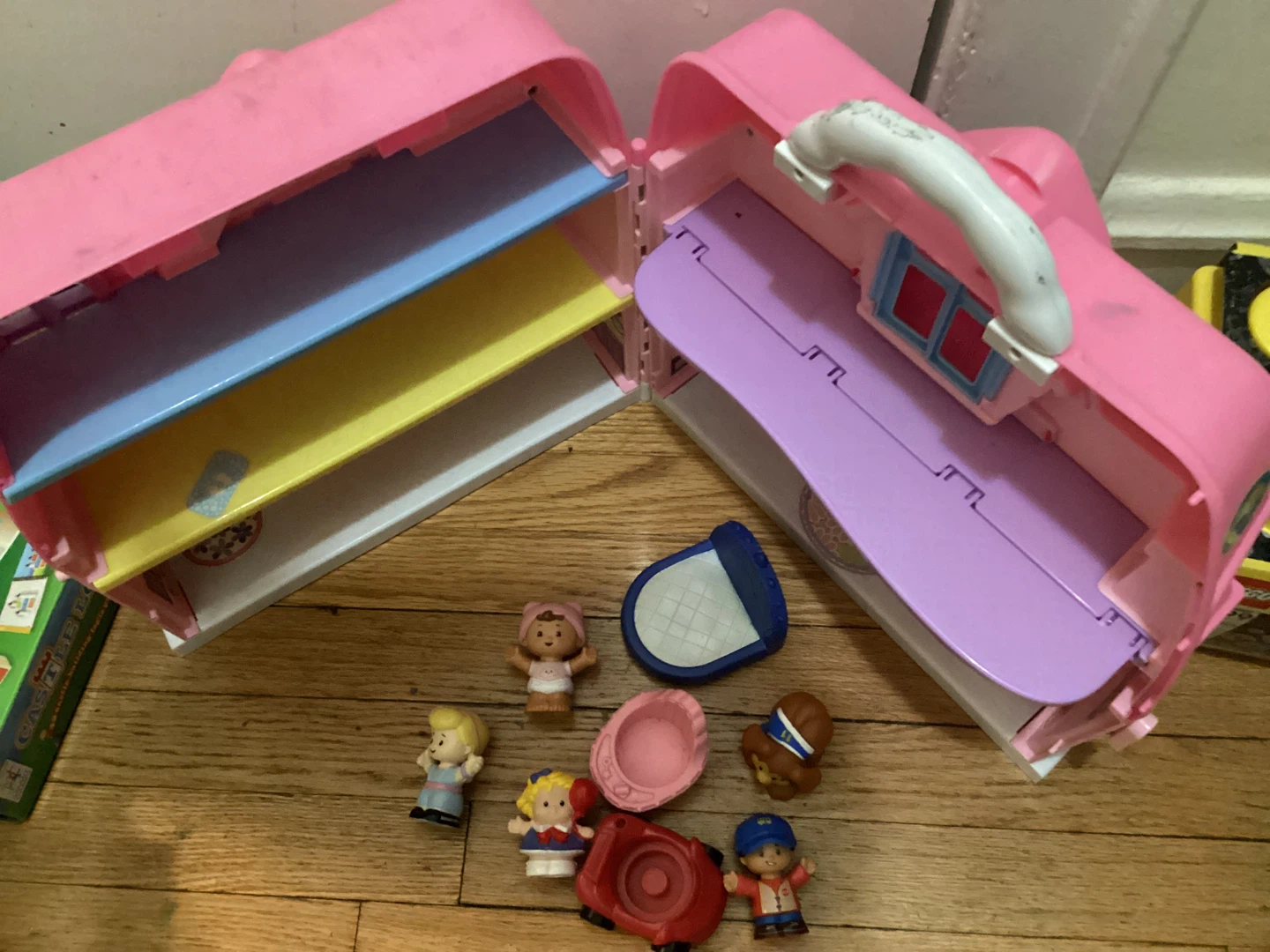 ⚽️ Pink Carrying Case Dollhouse Toy Playset - photo 2